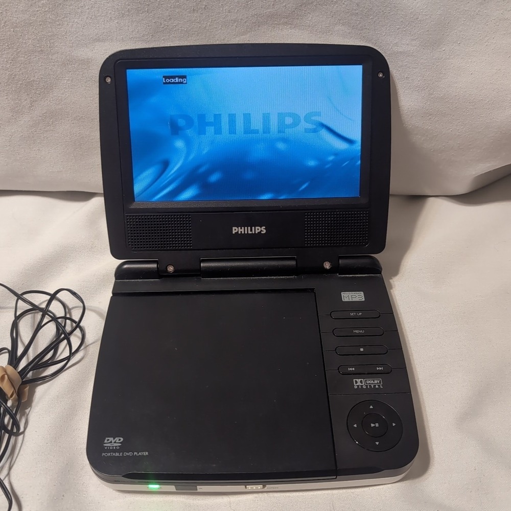 Philips PET702/37 Portable DVD Player 7" Screen W/ Car Charger Adapter WORKS